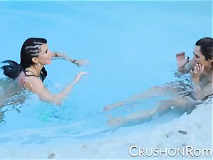 crush femmes - Romi Rain and Reena Sky plumb in the pool